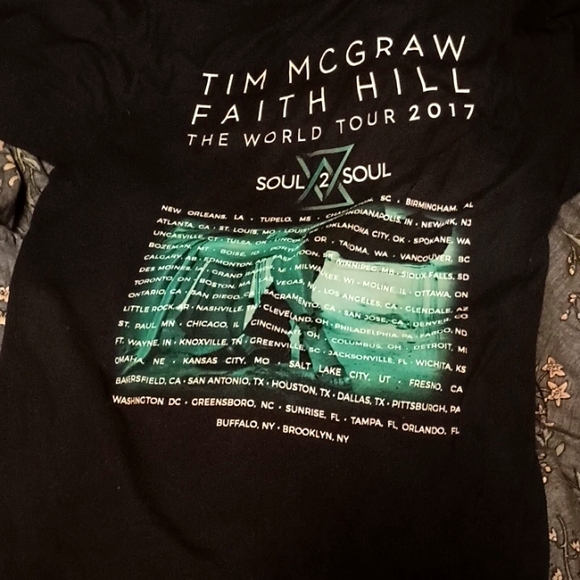 TIM & FAITH 💚 SOUL 2 SOUL 2017 WORLD TOUR TSHIRT 🩵 NWOT - Picture 4 of 5